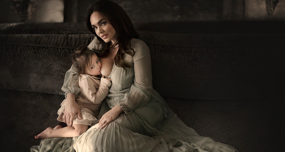 Tamara Ecclestone breastfeeding her daughter Sophia
