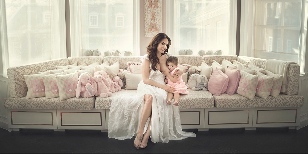 pictures of model Tamara Ecclestone breastfeeding