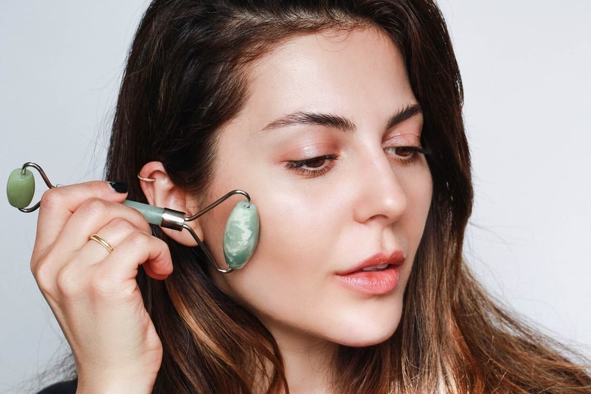 How to guasha your face