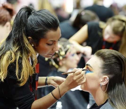 Makeup trends 2019 are always evolving from season to season and year to year. Here are some of the chicest makeup trends to watch for and try in summer 2019.