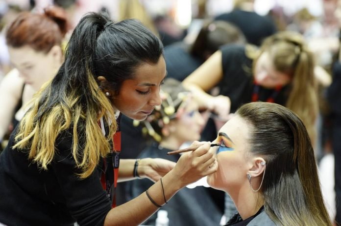 Makeup trends 2019 are always evolving from season to season and year to year. Here are some of the chicest makeup trends to watch for and try in summer 2019.