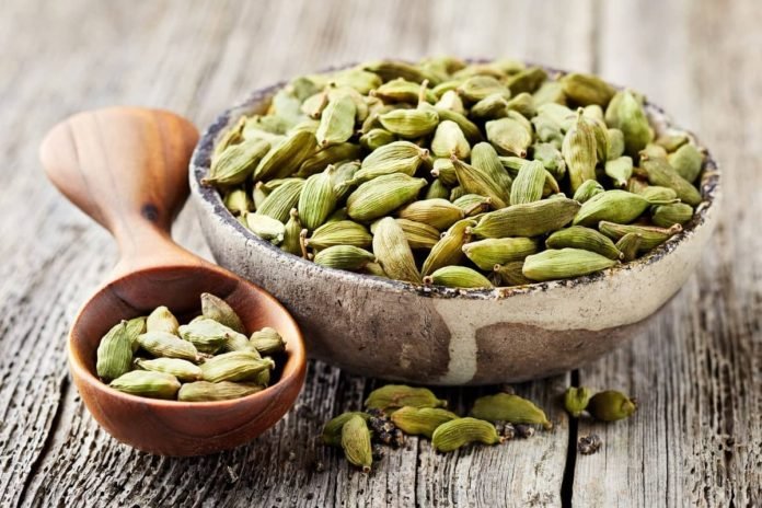 10 Health Benefits of Cardamom Health benefits of cardamom, Cardamom to treat dental problems, Cardamom treats stomach issues, Cardamom benefits weight loss, Cardamom benefits ayurveda