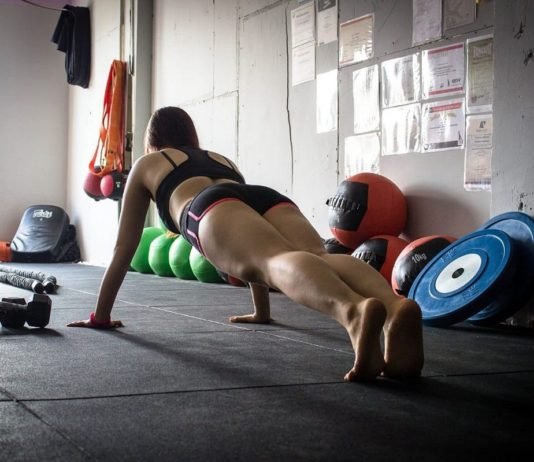 5 Floor Exercises For Beginners To Lose Weight