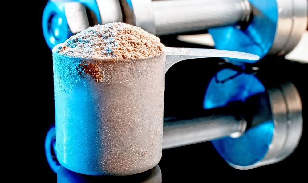 protein-powder-and-freeweights