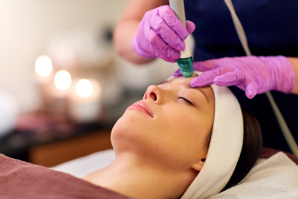 What To Expect During a Microdermabrasion