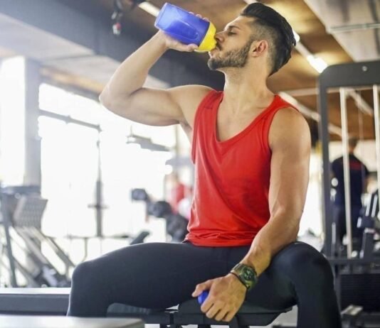 How Much Water to Drink With Creatine