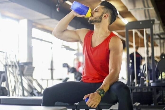 How Much Water to Drink With Creatine